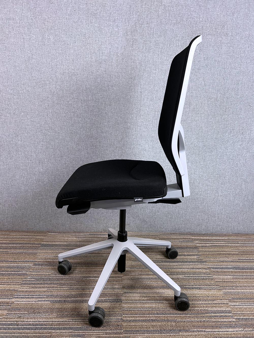 GIROFLEX G68 Chaise de bureau - tissu noir / aluminium base croisée – Image 7