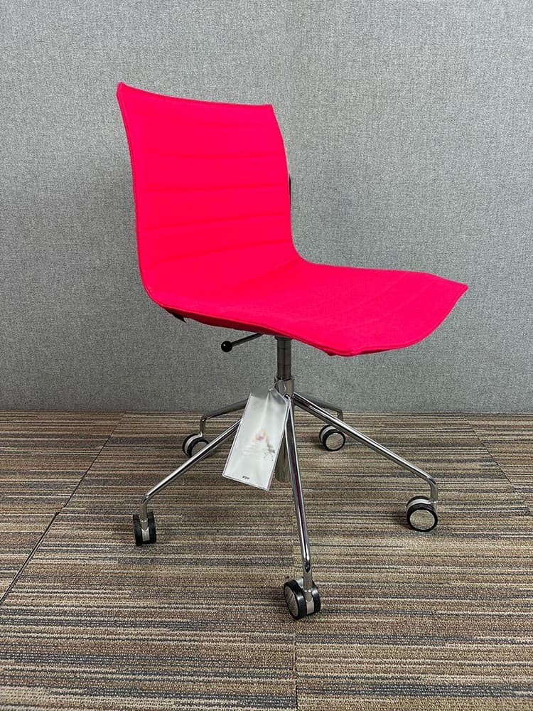 ARPER Catifa 46 Swivelstoel - fuchsia stof / chrome kruisvoet - Afbeelding 6