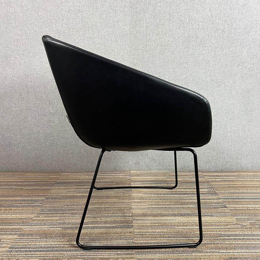 AHREND Visitor Chair - black leather / black metal sled base - Image 3