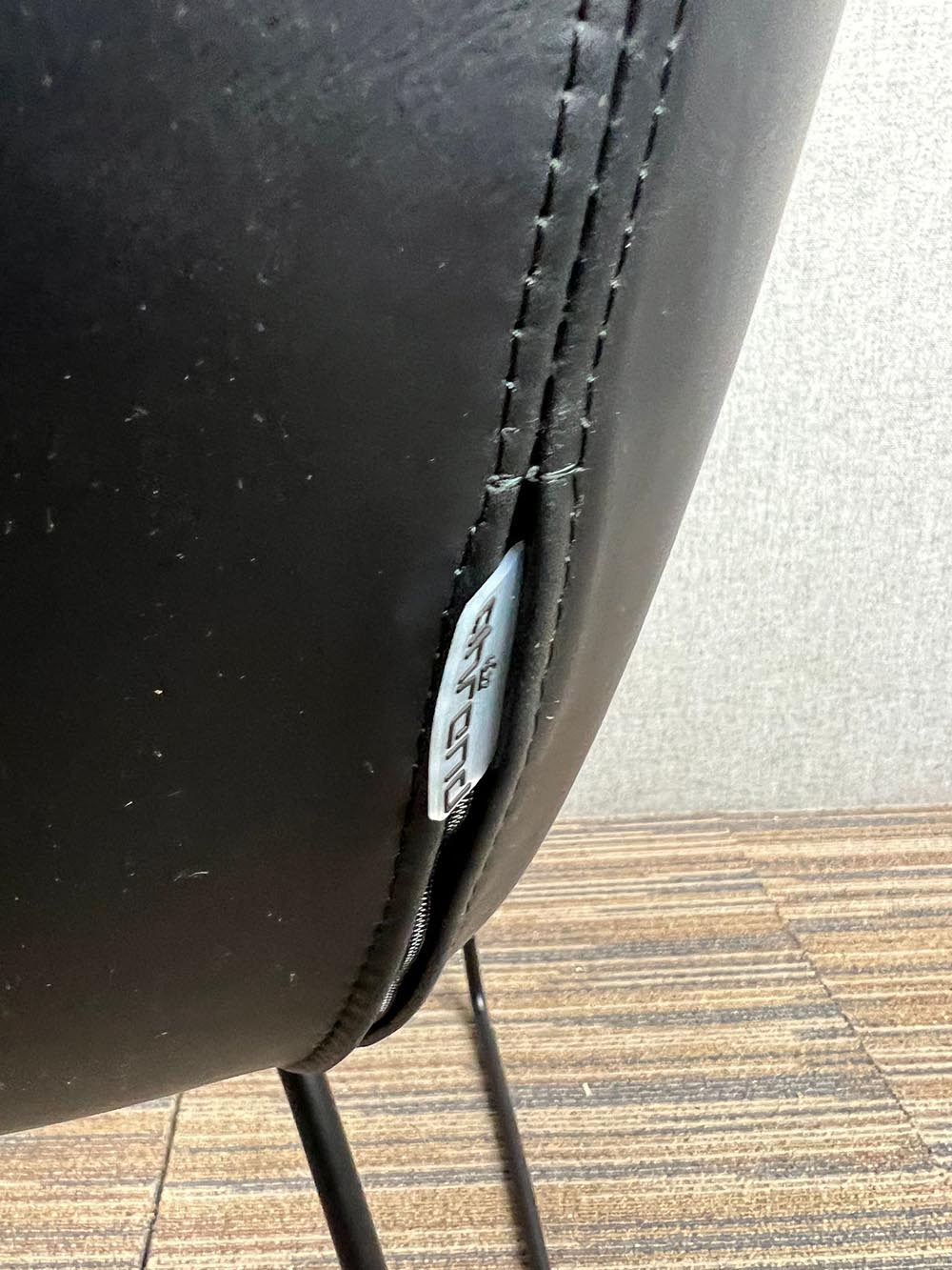 AHREND Visitor Chair - black leather / black metal sled base - Image 6