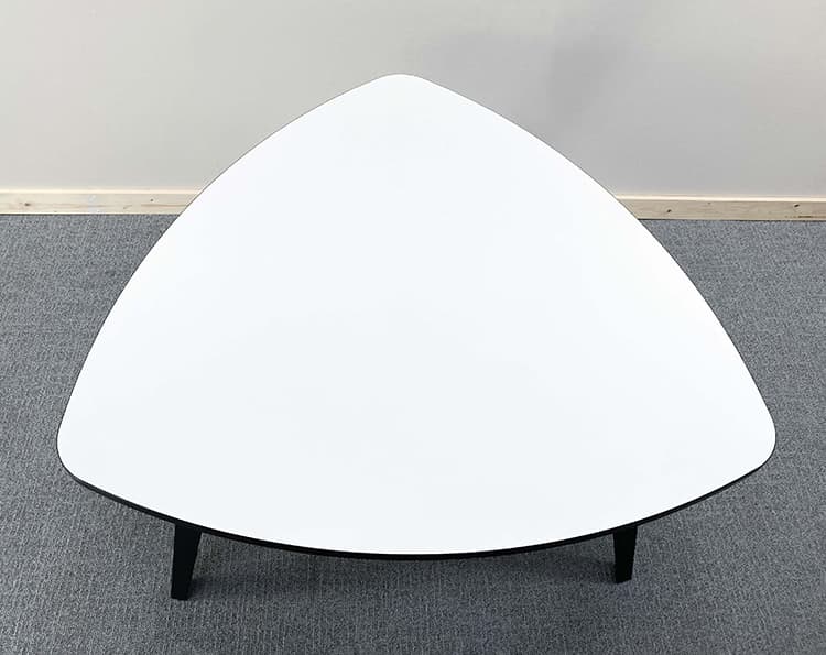 Conference Table B118xD118xH76 - white / black metal three-leg - Image 3