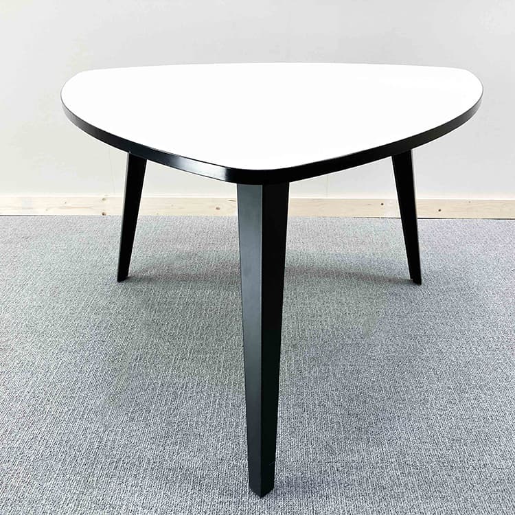 Conference Table B118xD118xH76 - white / black metal three-leg - Image 4
