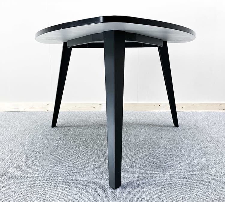 Conference Table B118xD118xH76 - white / black metal three-leg - Image 5