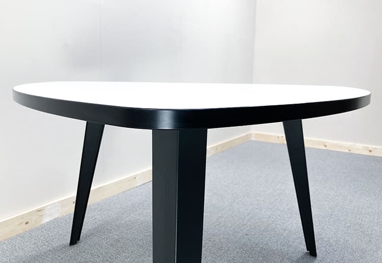 Conference Table B118xD118xH76 - white / black metal three-leg - Image 7