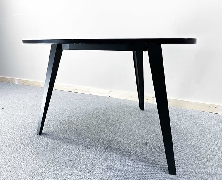 Conference Table B118xD118xH76 - white / black metal three-leg - Image 8