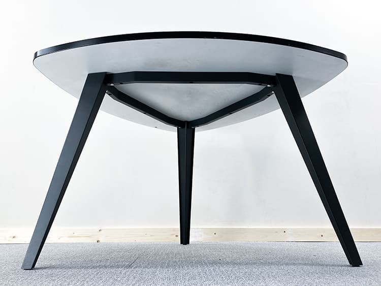 Conference Table B118xD118xH76 - white / black metal three-leg - Image 9