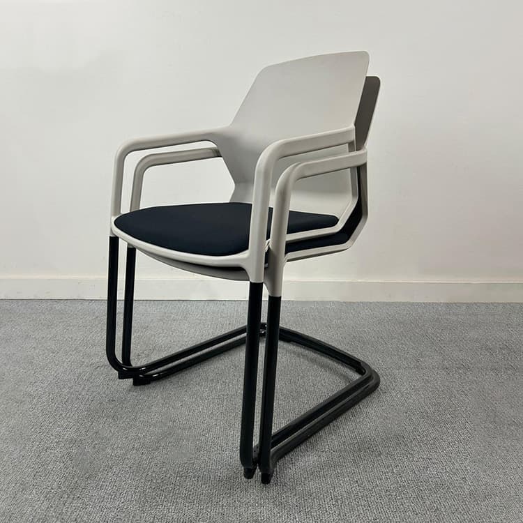 WILKHAHN Visitor Chair stackable - white / black plastic / black metal cantilever - Image 2