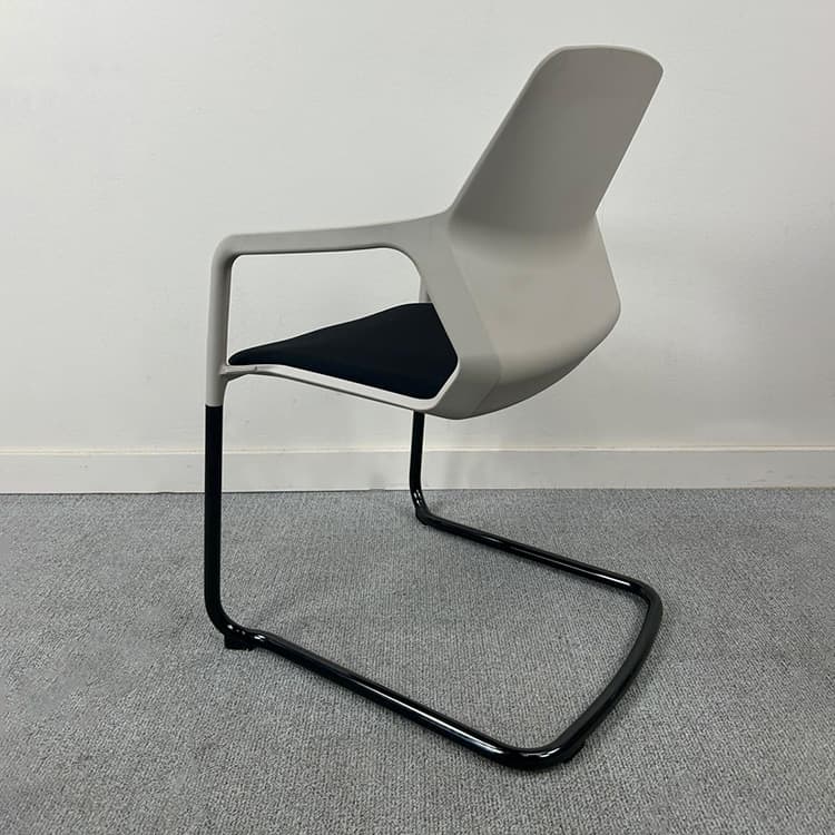 WILKHAHN Visitor Chair stackable - white / black plastic / black metal cantilever - Image 4