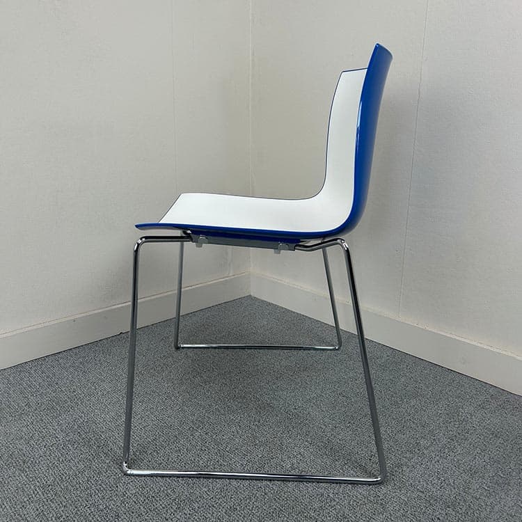 ARPER Kantinestoel stapelbaar - wit / blauw kunststof / chrome sledepoot - Afbeelding 3