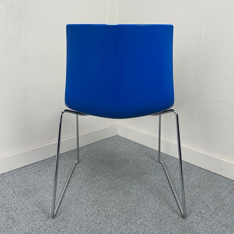 ARPER Kantinestoel stapelbaar - wit / blauw kunststof / chrome sledepoot - Afbeelding 5
