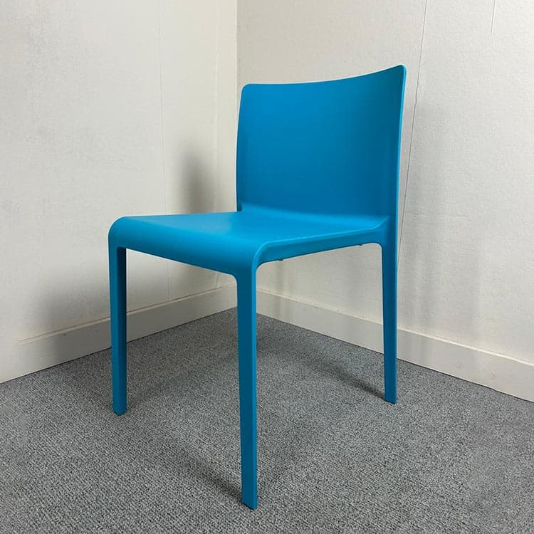 PEDRALI Volt Visitor Chair stackable - blue plastic / plastic four-leg - Image 2
