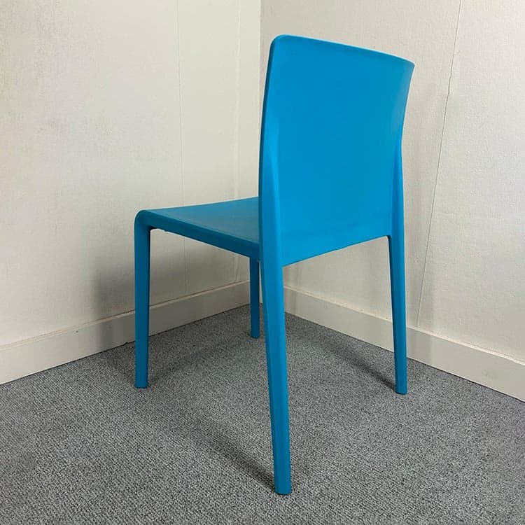 PEDRALI Volt Visitor Chair stackable - blue plastic / plastic four-leg - Image 4