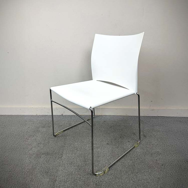 Reception Chair - white plastic / chrome sled base - Image 3