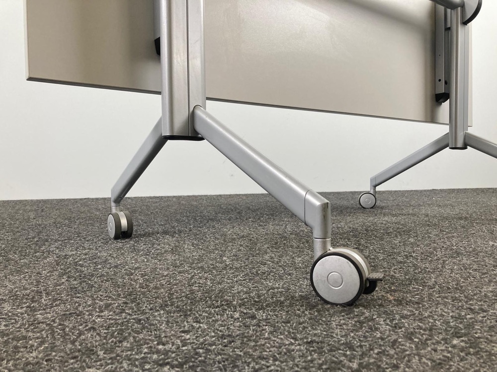 Table pliante B140xD70xH73 - mélamine blanche / métal gris pied en y – Image 6