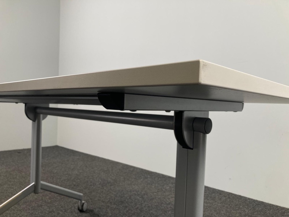 Table pliante B140xD70xH73 - mélamine blanche / métal gris pied en y – Image 9