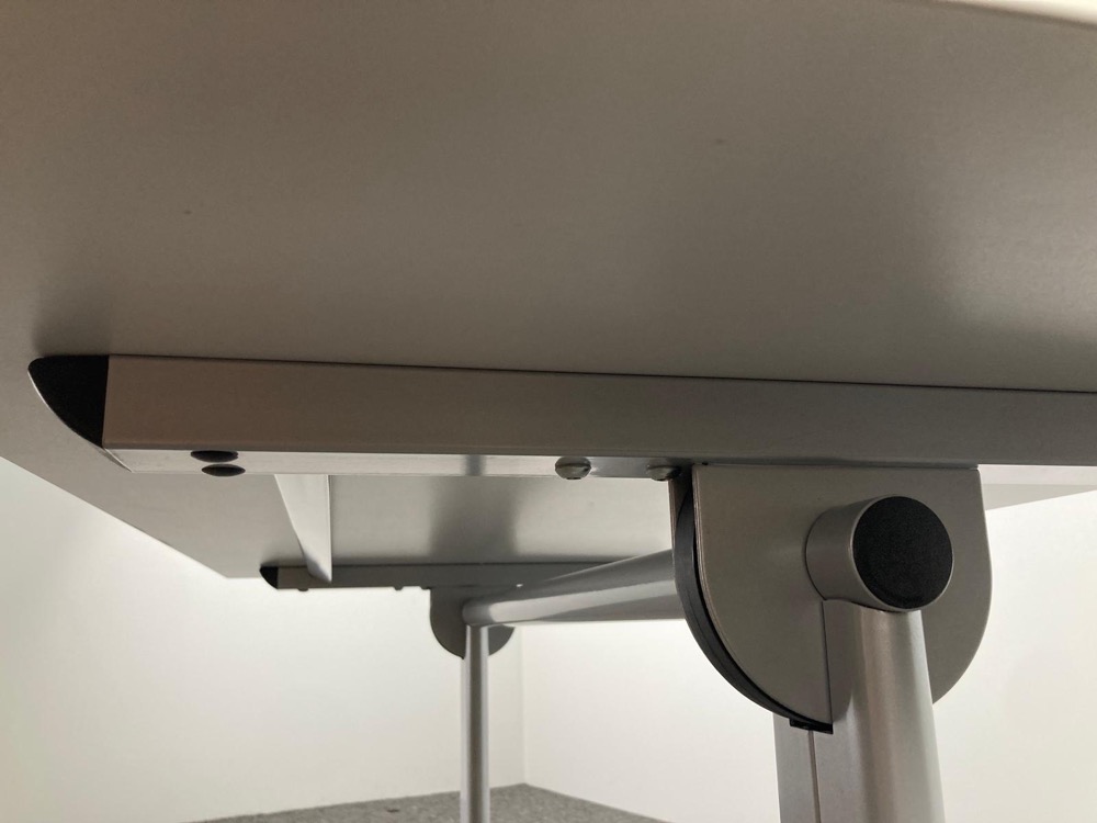 Table pliante B140xD70xH73 - mélamine blanche / métal gris pied en y – Image 10