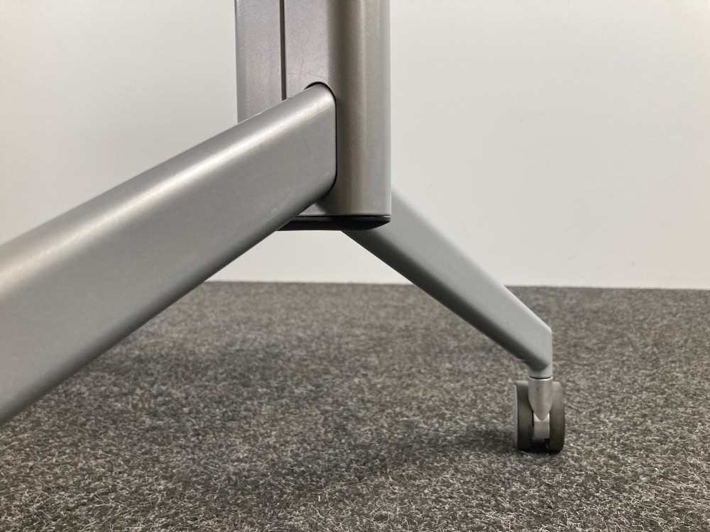 Table pliante B140xD70xH73 - mélamine blanche / métal gris pied en y – Image 11