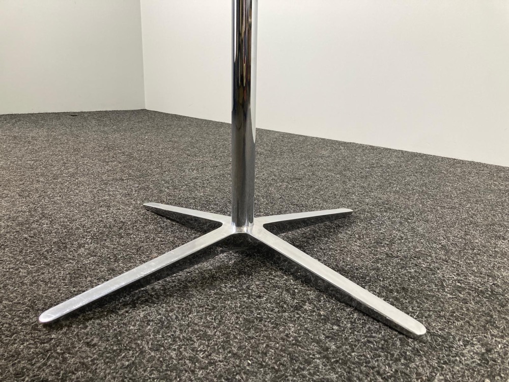 BENE Club Table Table de cantine Carré design Pearson Lloyd B80xD80xH74 - mélamine blanche / chrome base croisée – Image 6