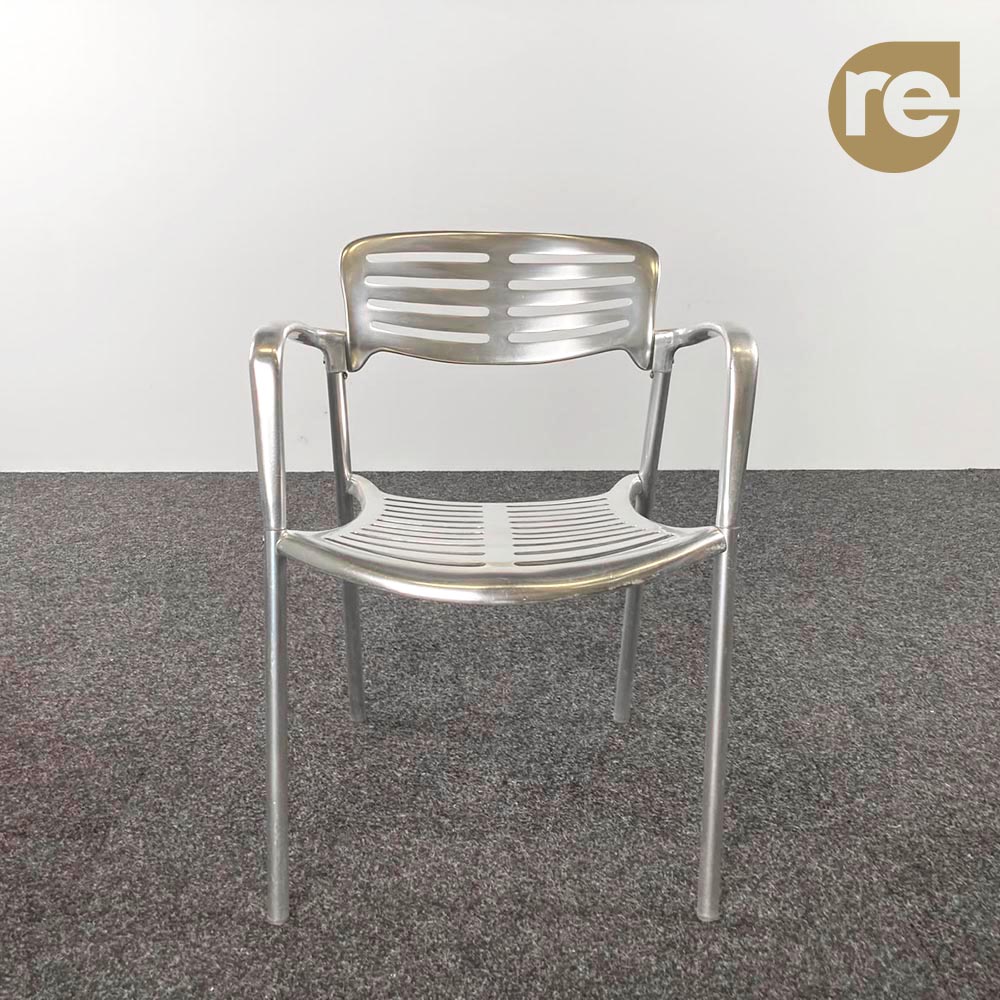 AMAT 3 Toledo Ontvangststoel design Jorge Pensi stapelbaar - grijs alu / alu vierpoot