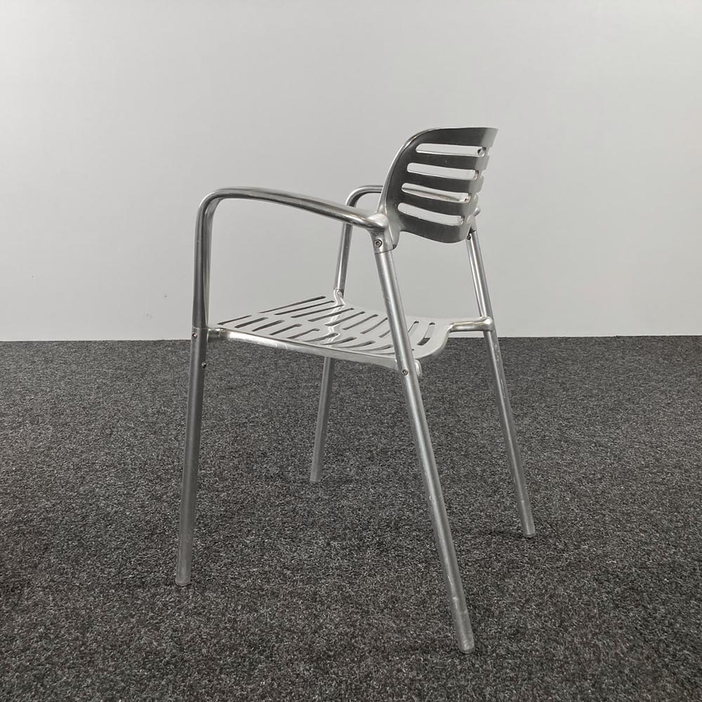AMAT 3 Toledo Ontvangststoel design Jorge Pensi stapelbaar - grijs alu / alu vierpoot - Afbeelding 4