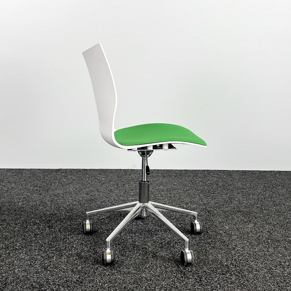 CASALA Chaise pivotante - plastique blanc / tissu vert / chrome base croisée – Image 3