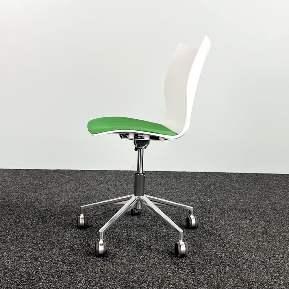 CASALA Chaise pivotante - plastique blanc / tissu vert / chrome base croisée – Image 5
