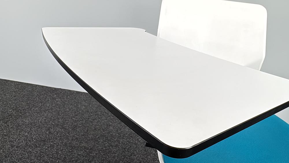 FOURDESIGN Auditoriumstoel - wit kunststof / appelblauwe stof / zwart metaal kruisvoet - Afbeelding 4