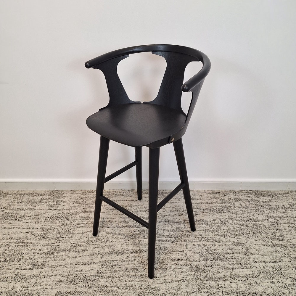 &TRADITION In Between Bar SK9 Barkruk design Sam Kallio - zwart / zwart vierpoot