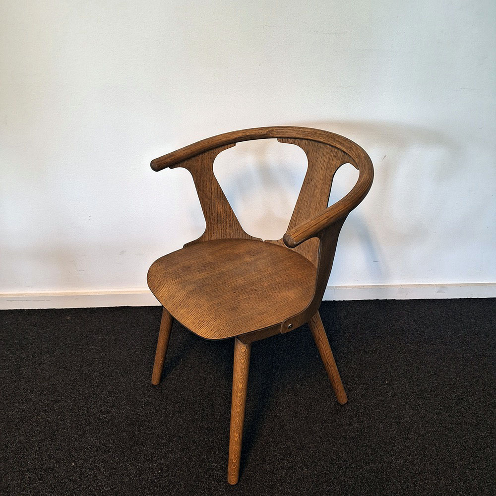 &TRADITION In Between SK1 Kantinestoel design Sam Kallio - gerookt eiken / gerookt eiken vierpoot