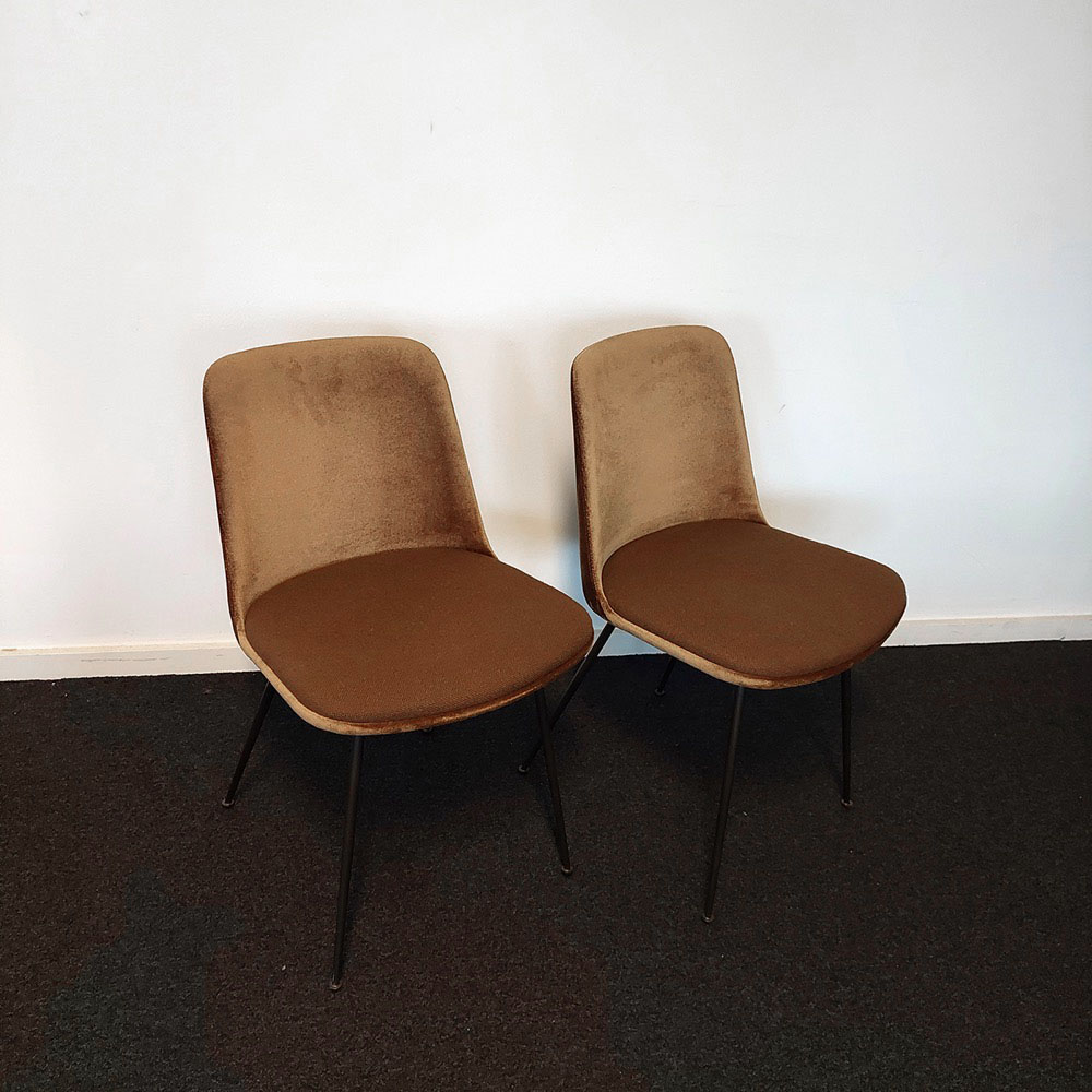 &TRADITION Rely Chair HW10 Kantinestoel design Hee Welling - bruine stof / metaal vierpoot