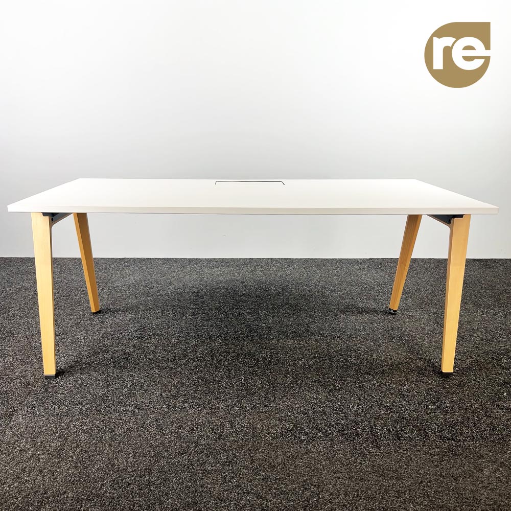 STEELCASE Bureau B180xD80xH74 - wit melamine / eikenhout vierpoot