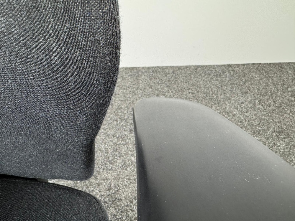 KINNARPS +8 Bureaustoel - donkergrijs stof / zwart kunststof kruisvoet - Afbeelding 7