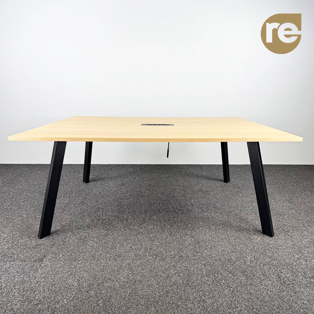 JUNTOO Vergadertafel B180xD120xH75 - beige hpl / zwart metaal vierpoot