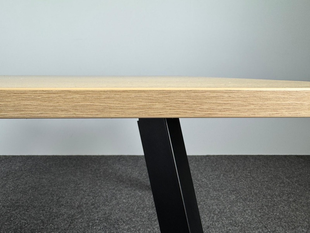 JUNTOO Vergadertafel B180xD120xH75 - beige hpl / zwart metaal vierpoot - Afbeelding 6