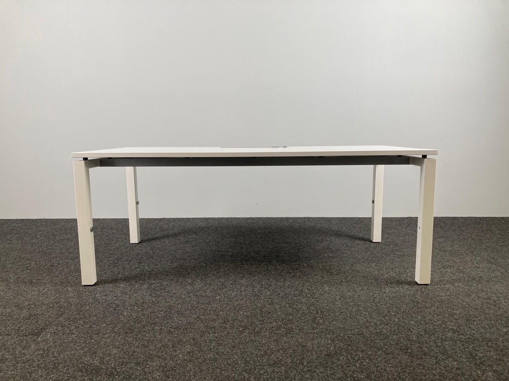 Bureau B160xD80xH62 - wit melamine / wit metaal vierpoot - Afbeelding 4