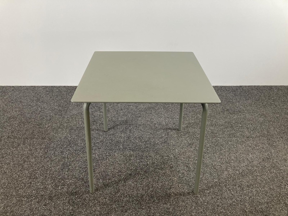 SERAX August Table de cantine Carré design Vincent van Duysen B75xD75xH73 - alu vert foncé / alu vert foncé quatre pieds – Image 2
