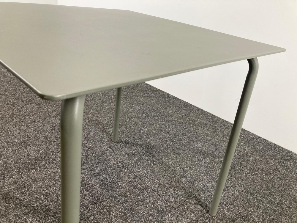 SERAX August Table de cantine Carré design Vincent van Duysen B75xD75xH73 - alu vert foncé / alu vert foncé quatre pieds – Image 8