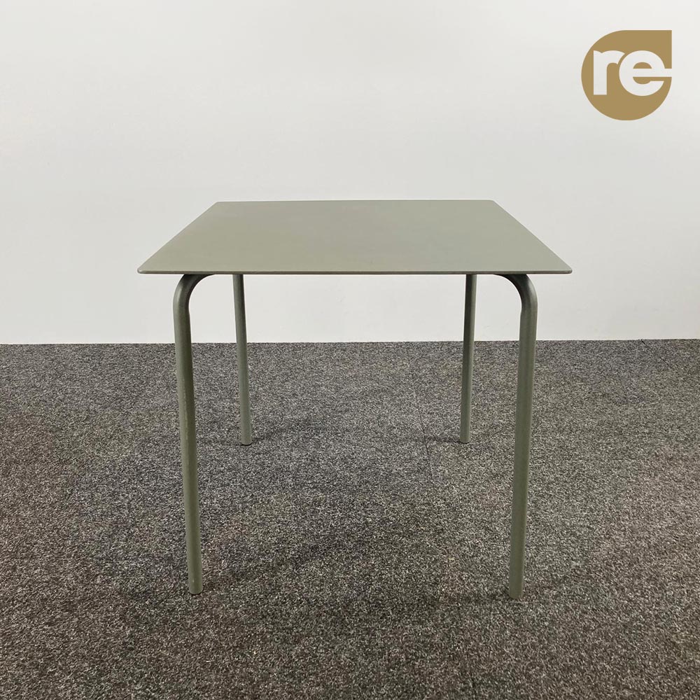 SERAX August Table de cantine Carré design Vincent van Duysen B75xD75xH73 - alu vert foncé / alu vert foncé quatre pieds