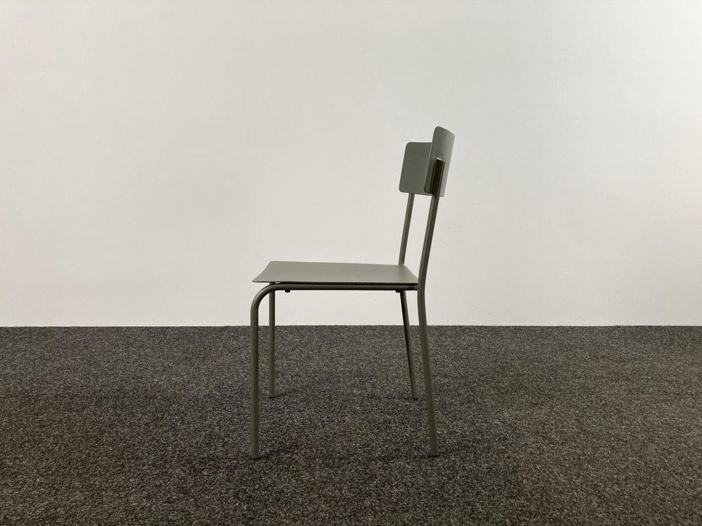 SERAX August Chaise de cantine design Vincent van Duysen - alu vert foncé / alu vert foncé quatre pieds – Image 4