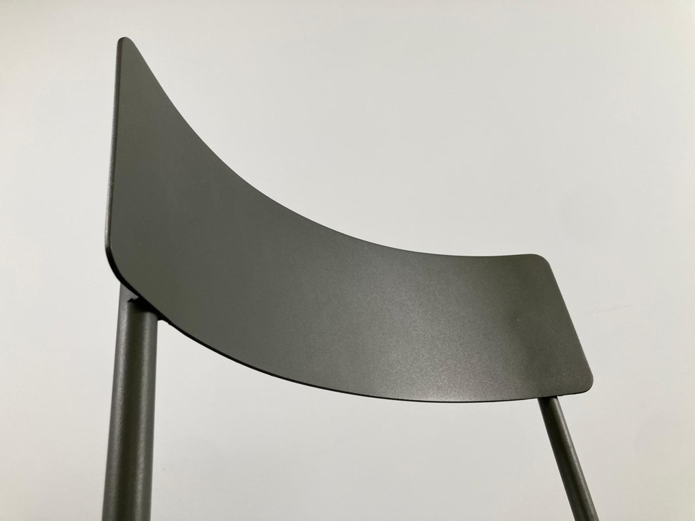 SERAX August Chaise de cantine design Vincent van Duysen - alu vert foncé / alu vert foncé quatre pieds – Image 13