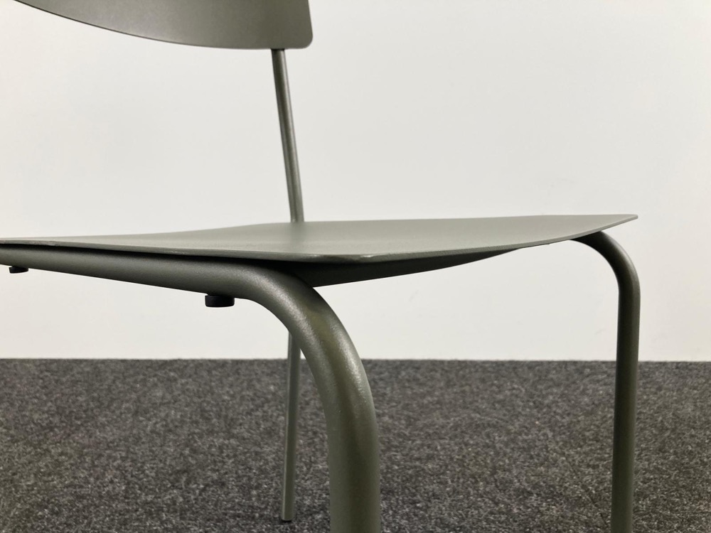 SERAX August Chaise de cantine design Vincent van Duysen - alu vert foncé / alu vert foncé quatre pieds – Image 15