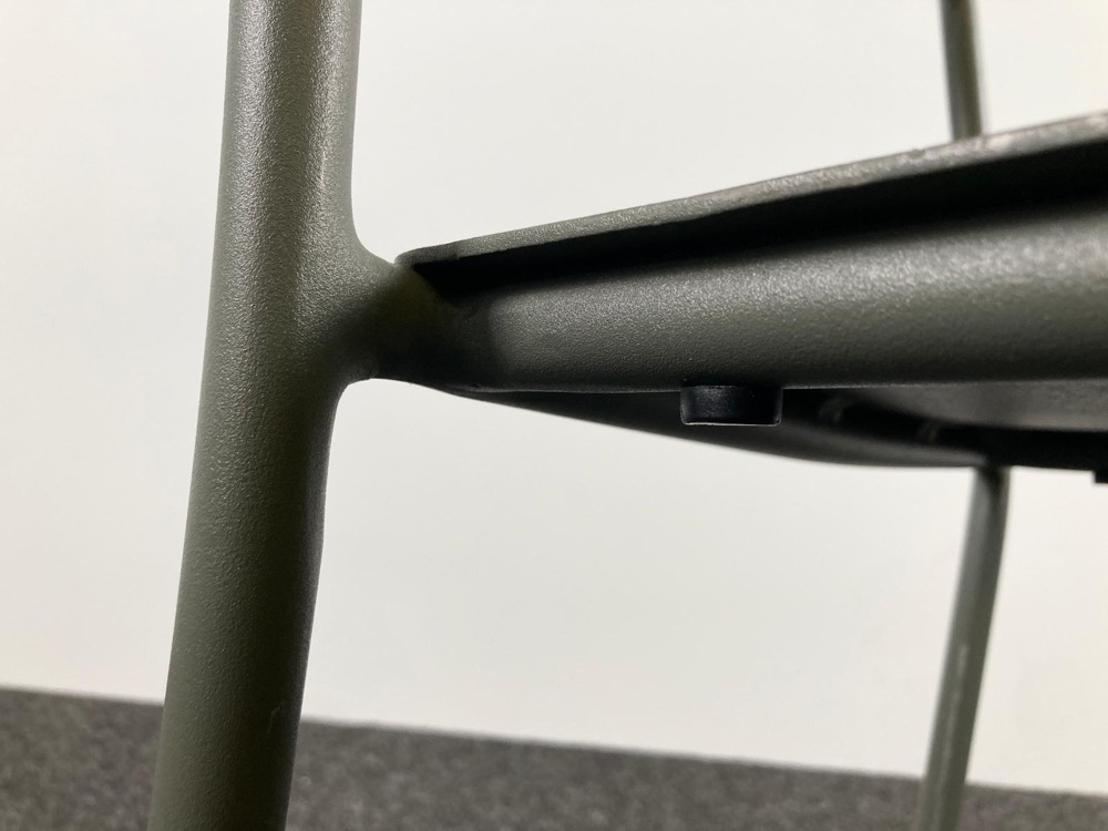 SERAX August Chaise de cantine design Vincent van Duysen - alu vert foncé / alu vert foncé quatre pieds – Image 17