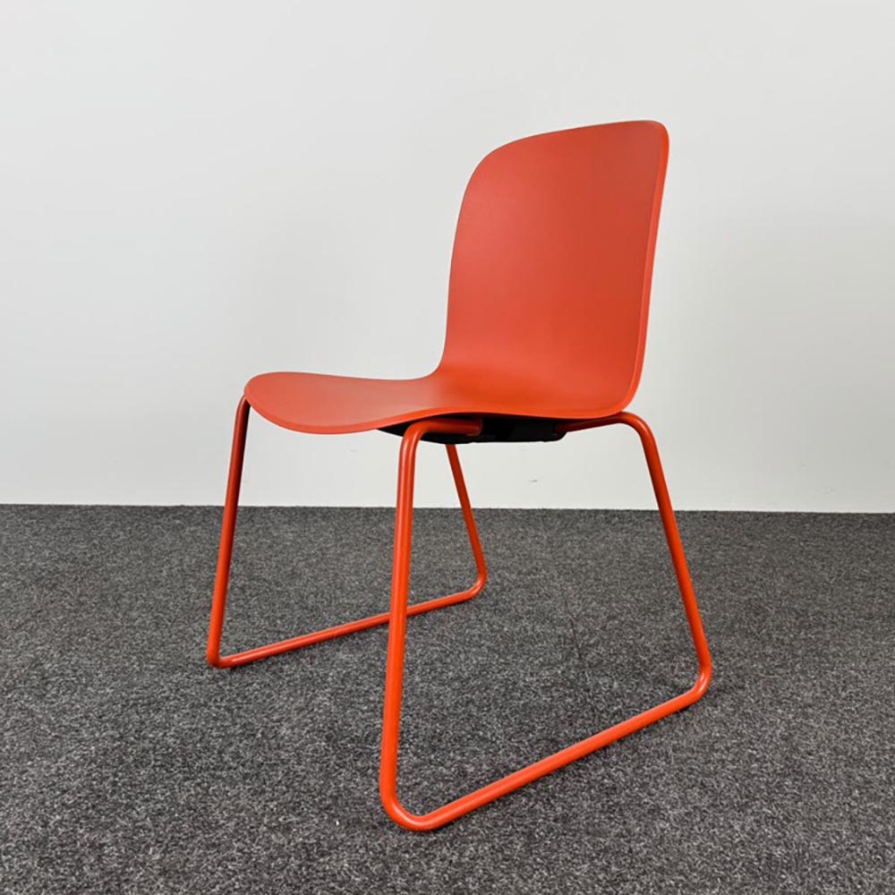 STEELCASE Cavatina Kantinestoel stapelbaar - baksteenrood kunststof / rood metaal sledepoot - Afbeelding 3
