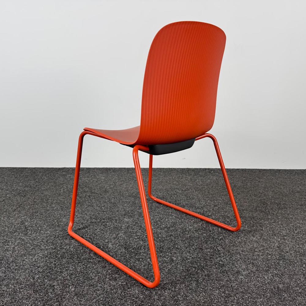 STEELCASE Cavatina Kantinestoel stapelbaar - baksteenrood kunststof / rood metaal sledepoot - Afbeelding 5