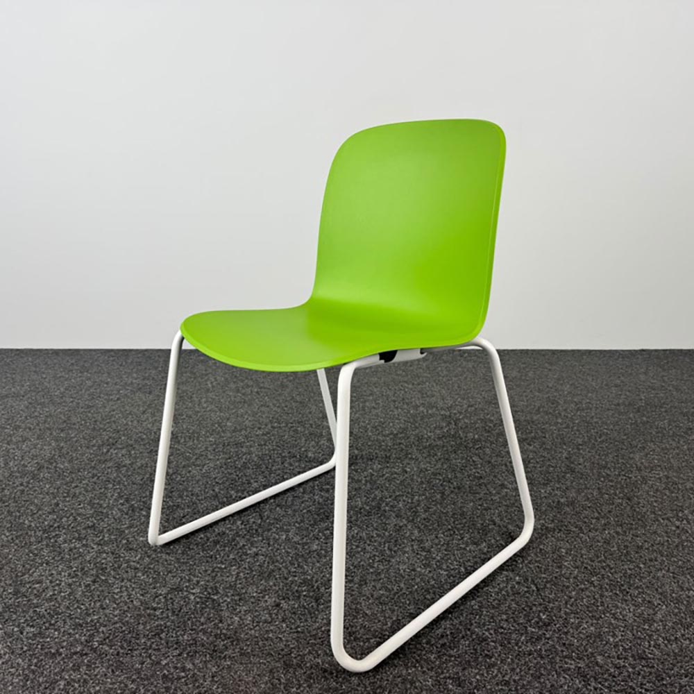 STEELCASE Cavatina Kantinestoel stapelbaar - groen kunststof / wit metaal sledepoot - Afbeelding 2