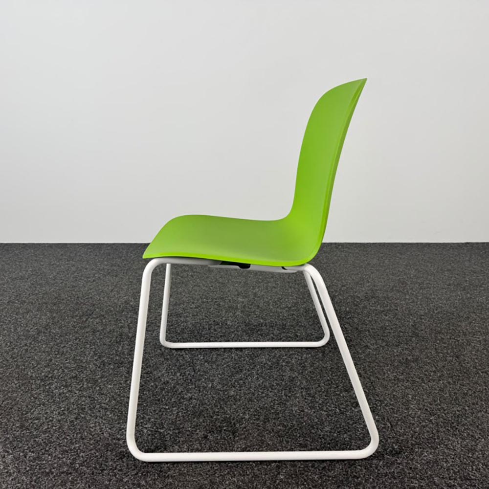 STEELCASE Cavatina Kantinestoel stapelbaar - groen kunststof / wit metaal sledepoot - Afbeelding 3