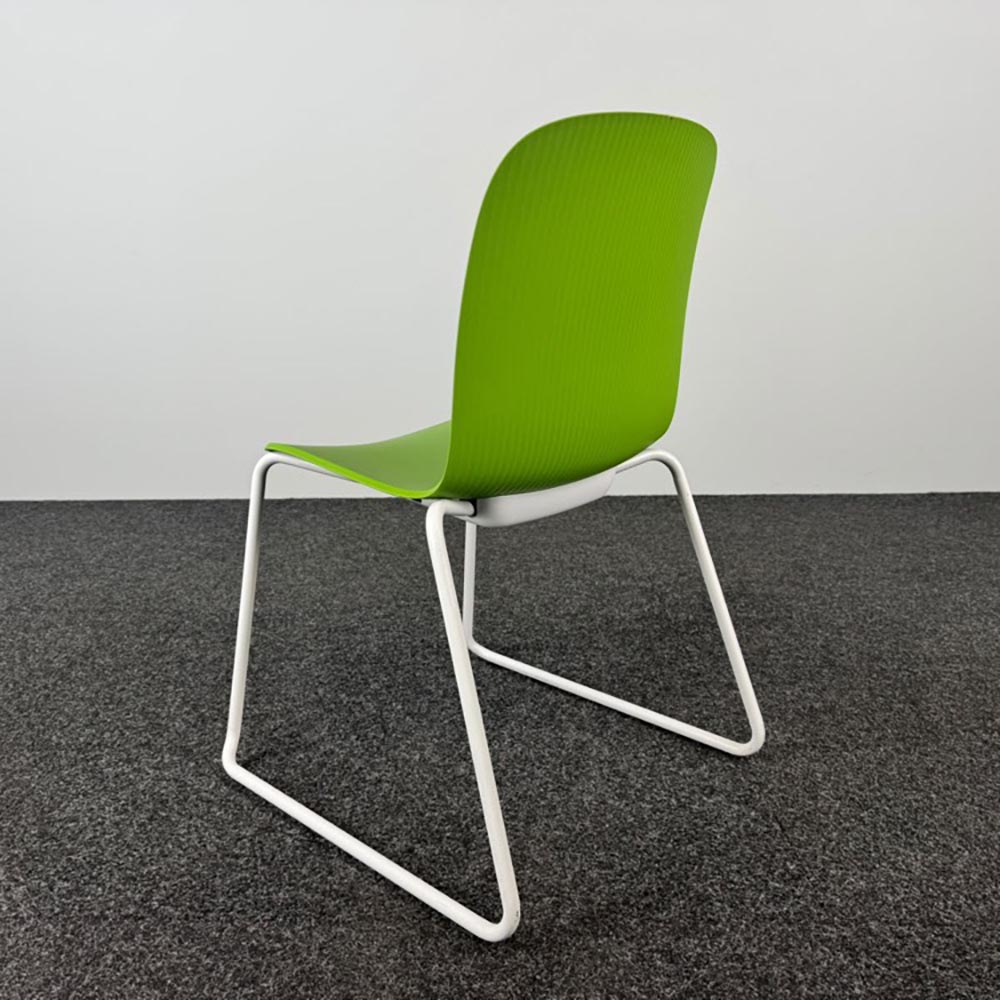 STEELCASE Cavatina Kantinestoel stapelbaar - groen kunststof / wit metaal sledepoot - Afbeelding 4
