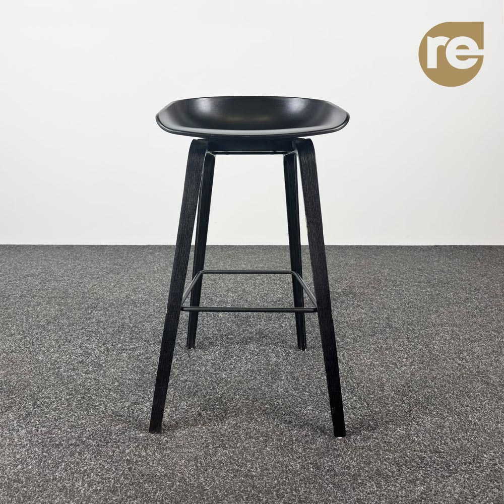 HAY About a Stool AAS32 Barkruk design Hee Welling - zwart kunststof / zwart hout vierpoot