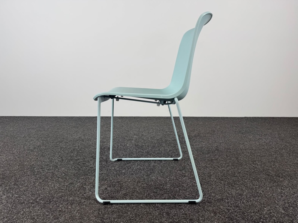 EUROPA 2 Kantinestoel stapelbaar - lichtblauw kunststof / blauw metaal sledepoot - Afbeelding 3