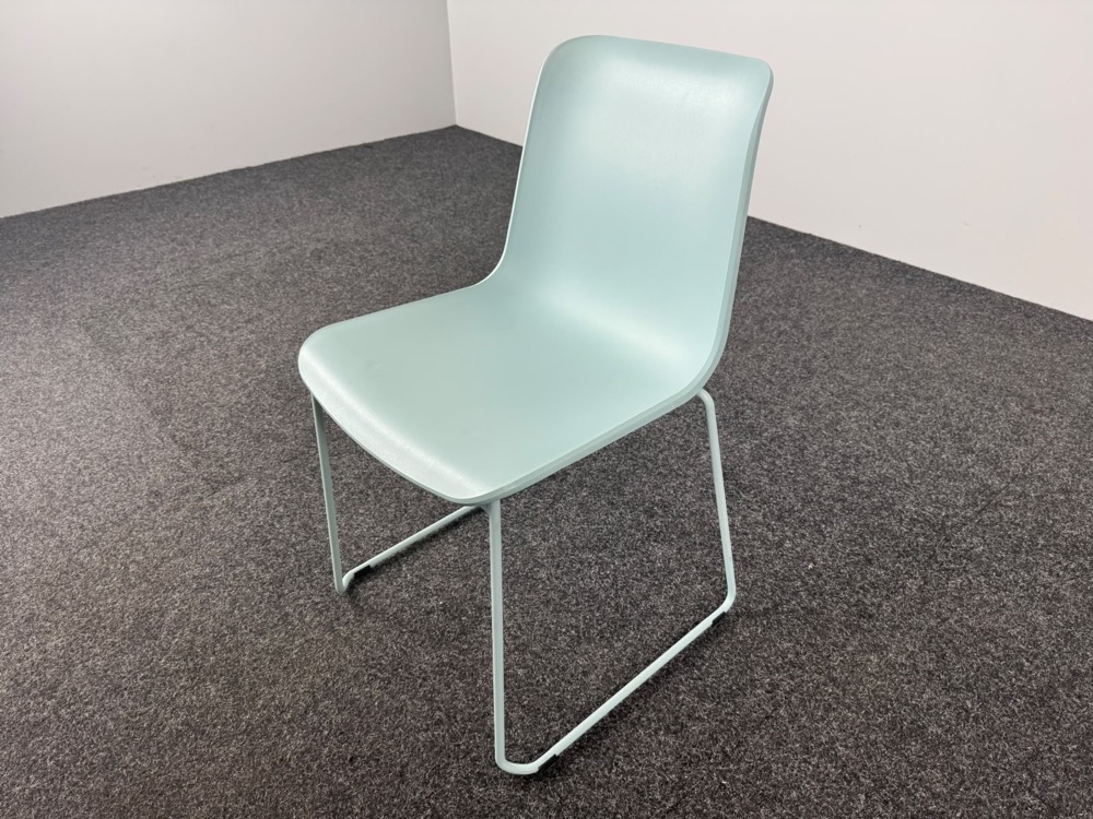 EUROPA 2 Kantinestoel stapelbaar - lichtblauw kunststof / blauw metaal sledepoot - Afbeelding 6
